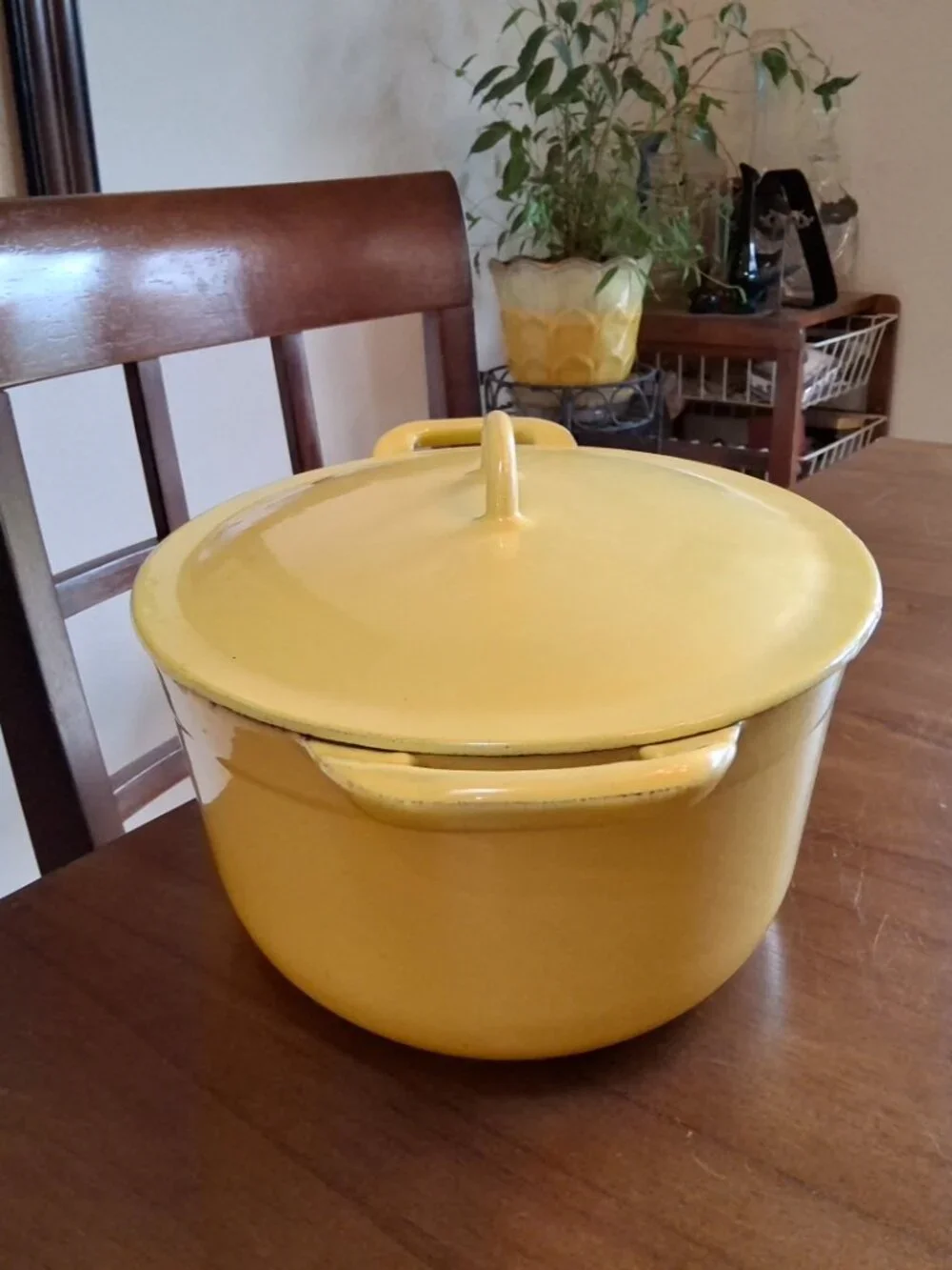 Vintage Descoware Belgium Enamel Cast Iron Casserole FE 8 3-A w/Yellow Lid